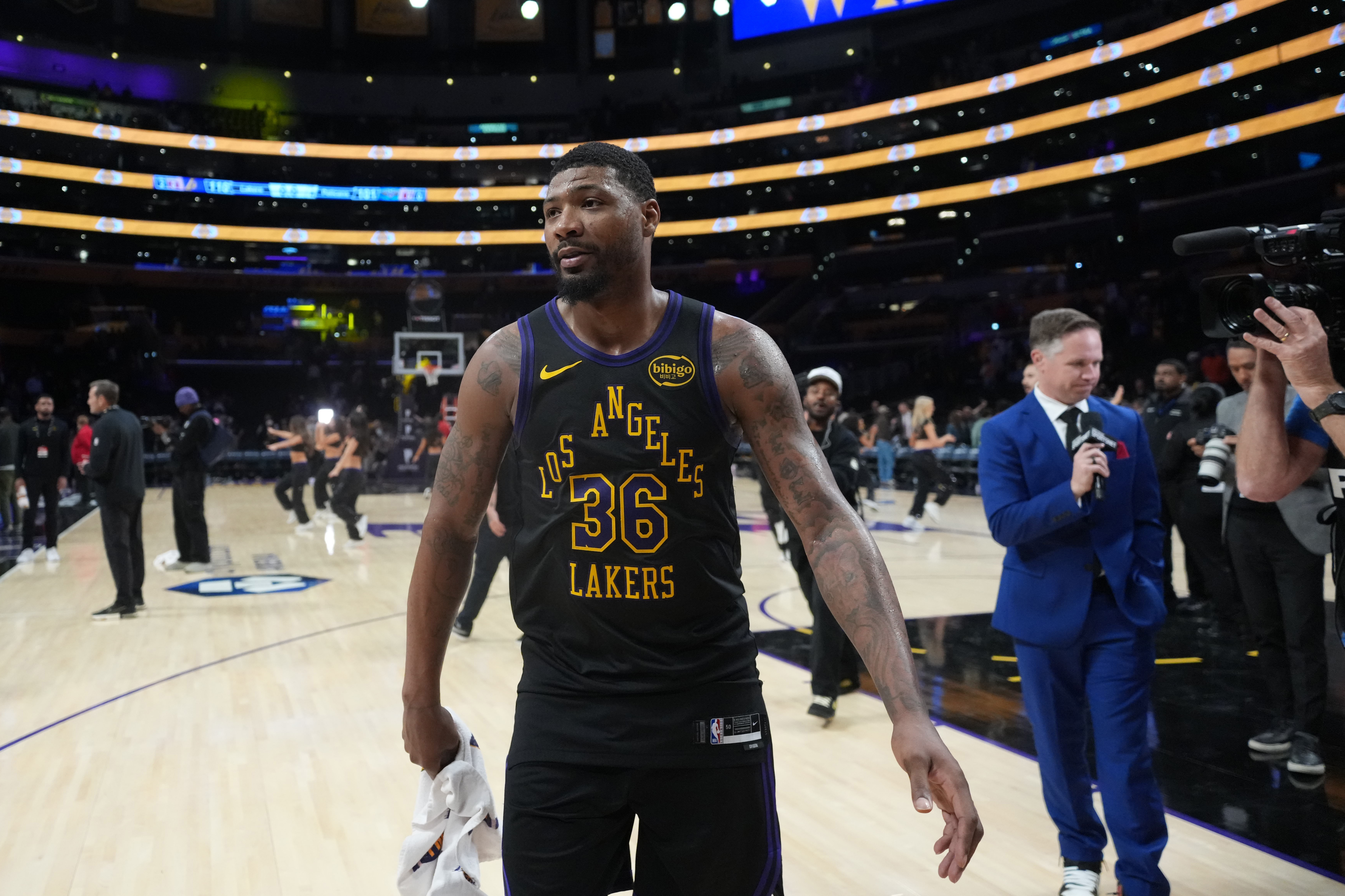 中欧体育app-数据揭秘湖人三巨头：百回合净胜分仅为+3 防守端反而成意外之喜