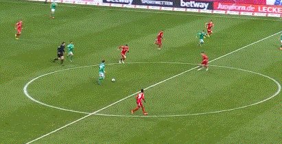 中欧体育-【德甲】莱万三中框+破门 穆勒两助攻 拜仁3比1客胜